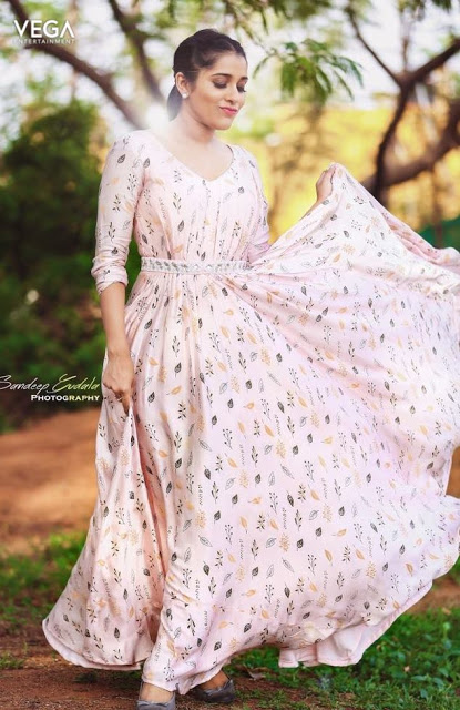 Hot Girl Model Rashmi Gautam Photo Shoot In Pink Dress 3